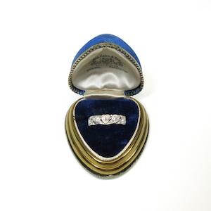 Vintage Estate 14k gold & diamond Eternity band with hearts size 7 with 12 diamonds
