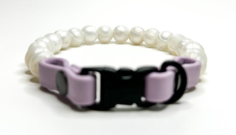 Breakaway bead cat collar made with pearl silicone beads and lilac biothane.