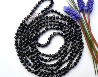 Extra lange schwarze Spinell Halskette 51 Zoll, doppelt oder dreifach Wrap Halskette, Edelstein Perlenschmuck, handgeknotete Perlenhalskette
