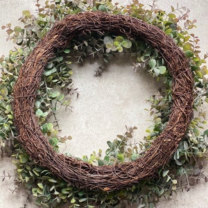 Grande couronne d'eucalyptus 50 cm Faux ressort pour porte d'entrée Couronne artificielle toute l'année pour extérieur/intérieur image 7