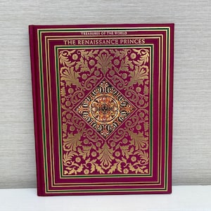 Może przedstawiać: Twarda oprawa książki zatytułowanej "Skarby świata: Książęta renesansu". Okładka jest w kolorze głębokiej magenty ze złotymi wzorami kwiatowymi i złotą obwódką. Obecne są również zielone akcenty.