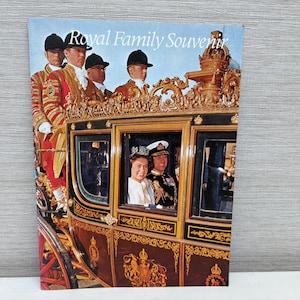 Royal Family Souvenir Colour Photo Booklet HRH Princess Elizabeth Pitkin Pictorials 1975