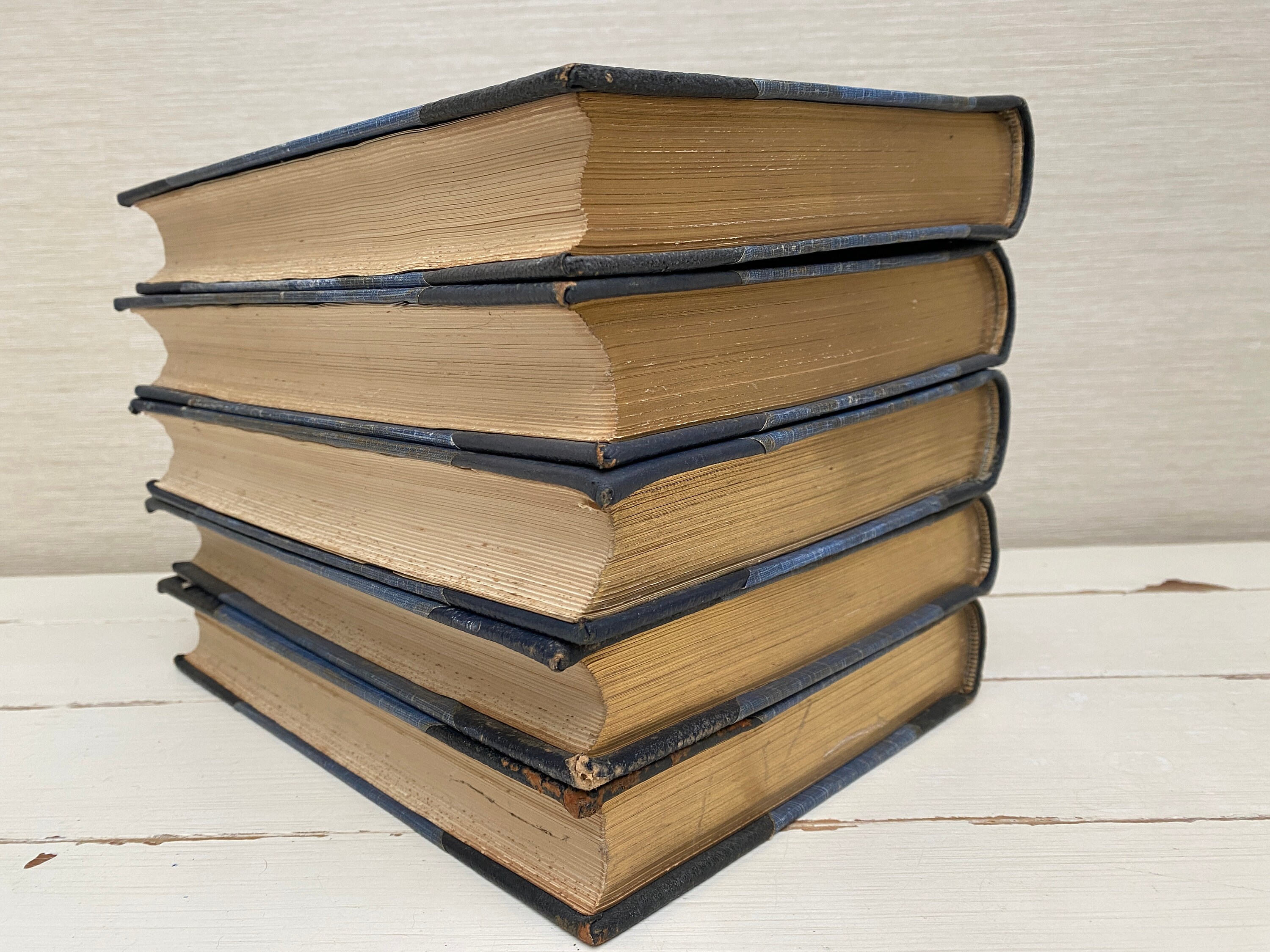 The World's Library of Best Books Illustrated Five Volumes