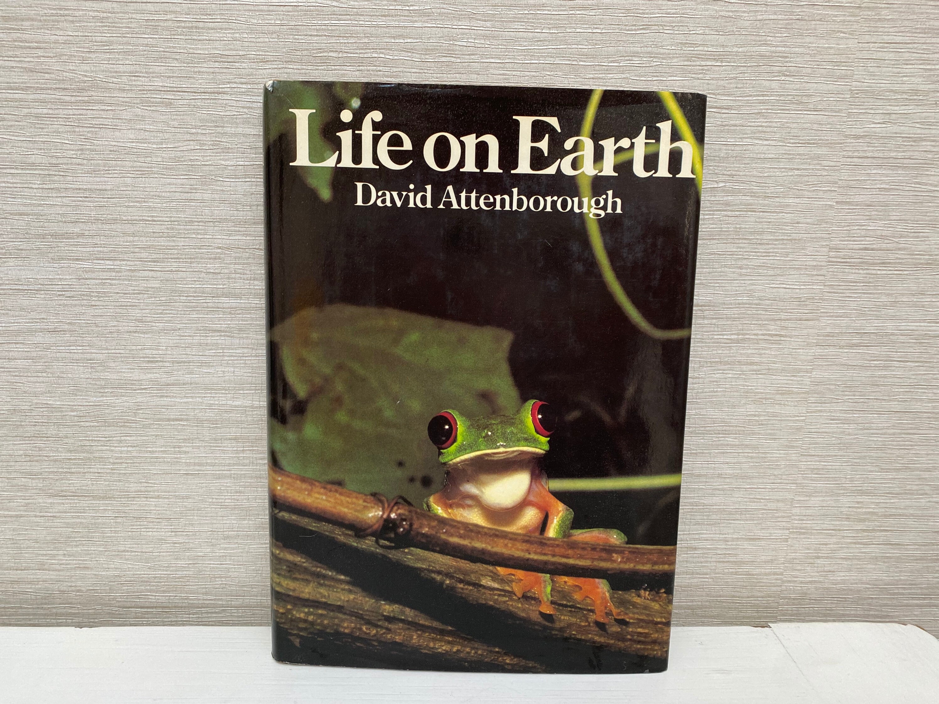 Life on Earth by David Attenborough- 1979 Vintage Hardback Book
