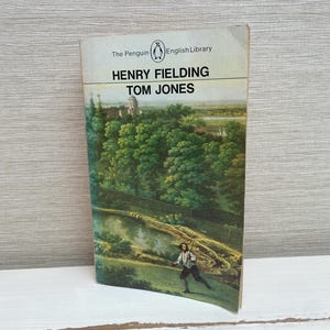 The History of Tom Jones By Henry Fielding Vintage Penguin Books 1982 - English Library