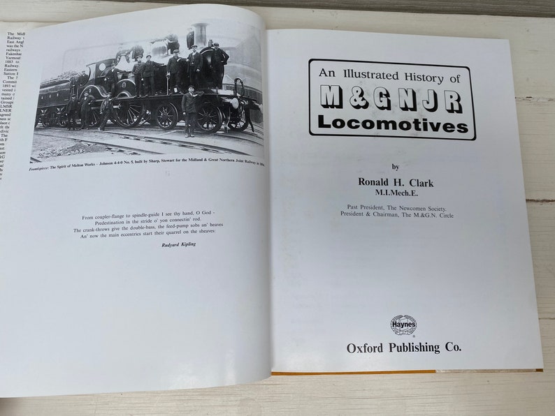 Een geïllustreerde geschiedenis van M & G N J R locomotieven door Ronald H Clark 1990 gebonden boek afbeelding 2