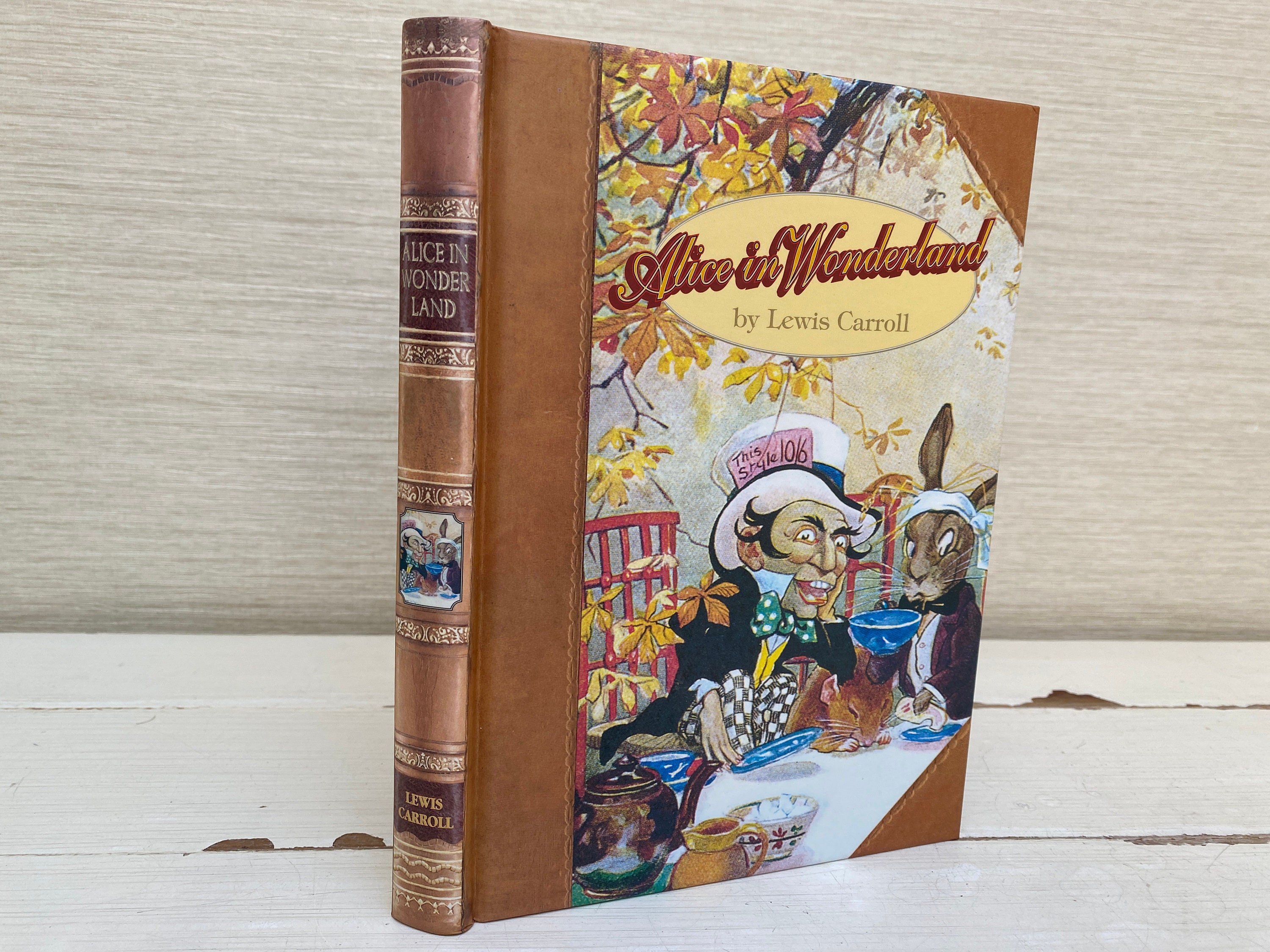 アリス Alice in Wonderland by Lewis Carroll Childrens Hardback Book