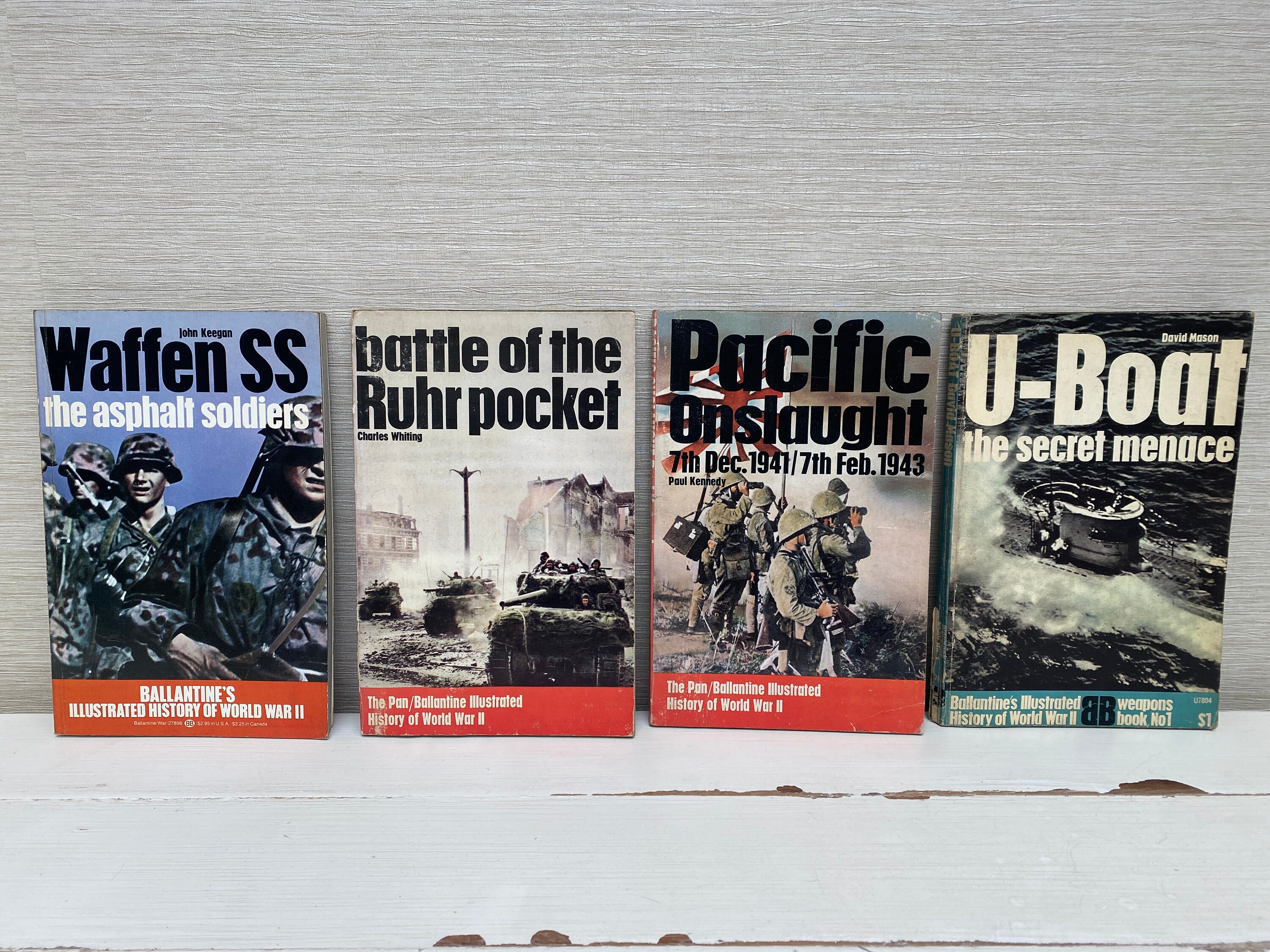【値下げ】Illustrated History of World WarII The Illustrated History of World War II: Booth, Owen, Walton