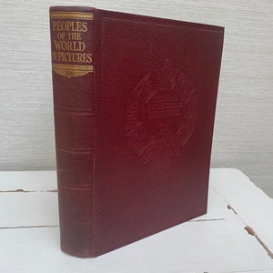 The Story of the World in Pictures Vintage Hardback Book c1936 - Odhams Press Ltd