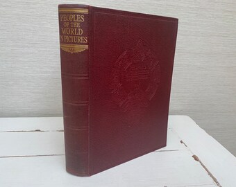 The Story of the World in Pictures Vintage Hardback Book c1936 - Odhams Press Ltd