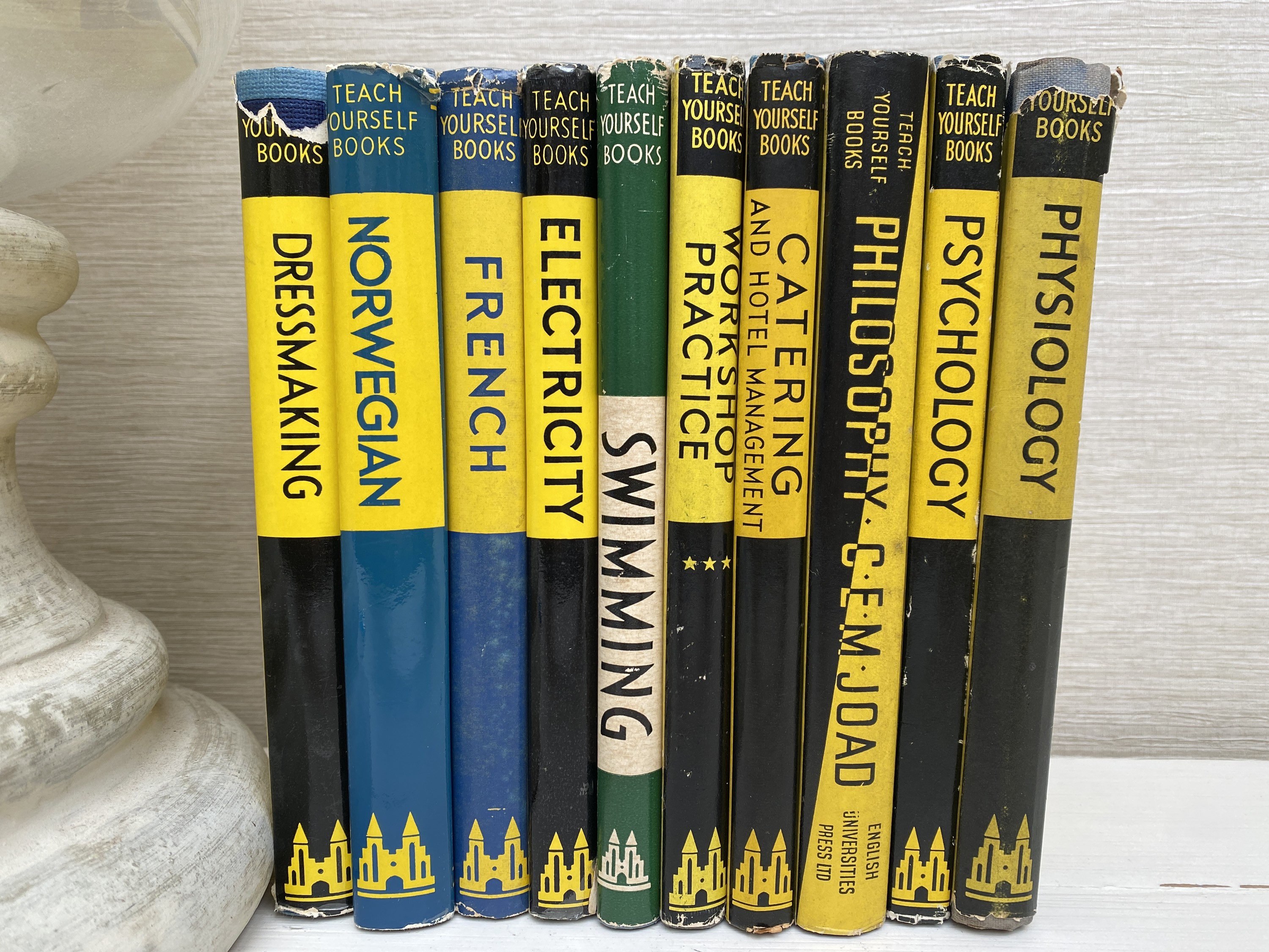 Teach Yourself 1950/60svintage Hardback Books English Universities