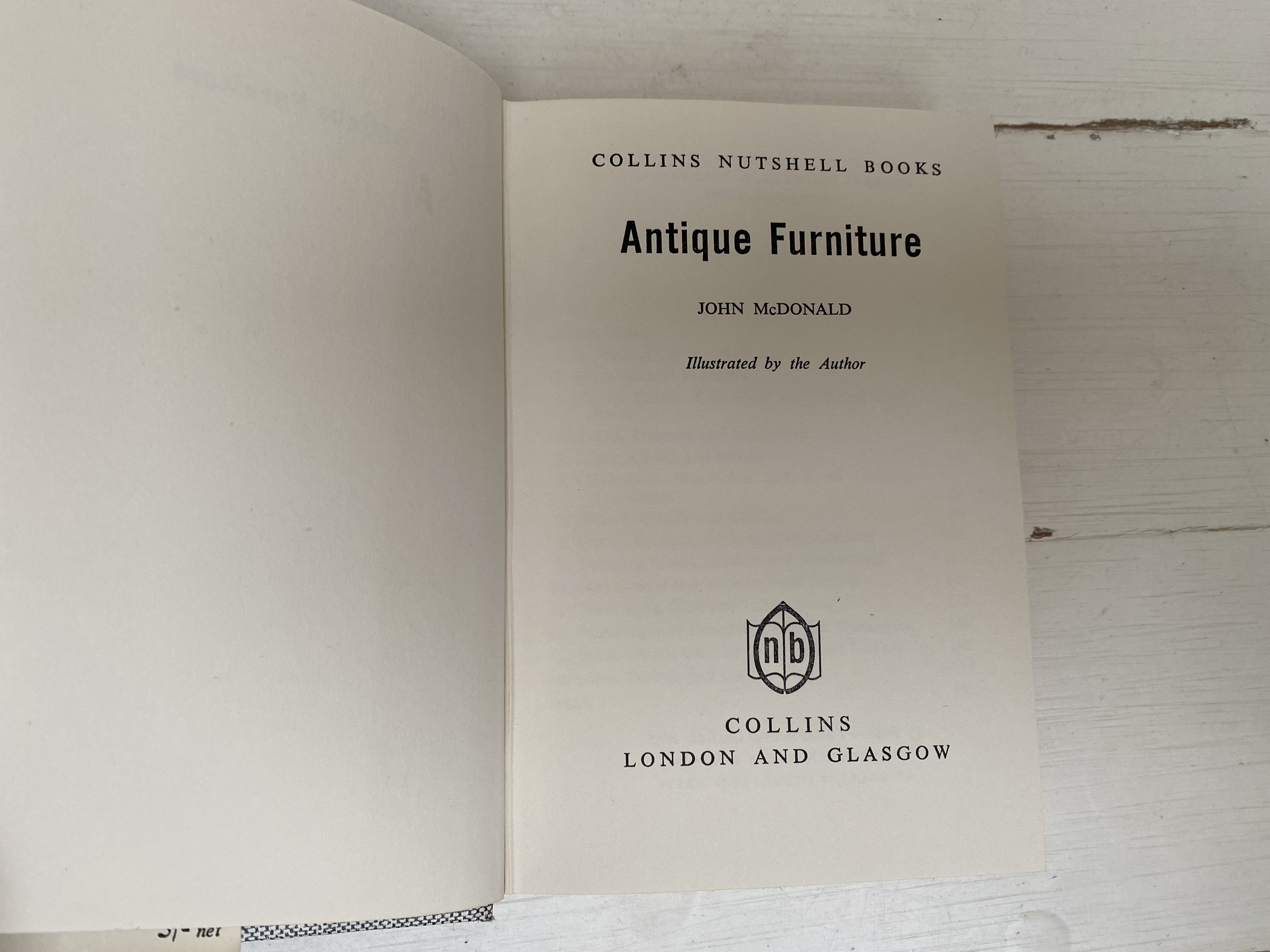 アンティーク家具 1965年 初版 コリンズ ナッツシェル ハードカバー