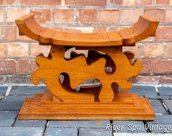 Taburete tribal africano Colección Real Reina Isabel Ghana Década de 1960 Taburete de madera maciza ghanés de mediados de siglo Ashanti Asante Adinkra de África Occidental