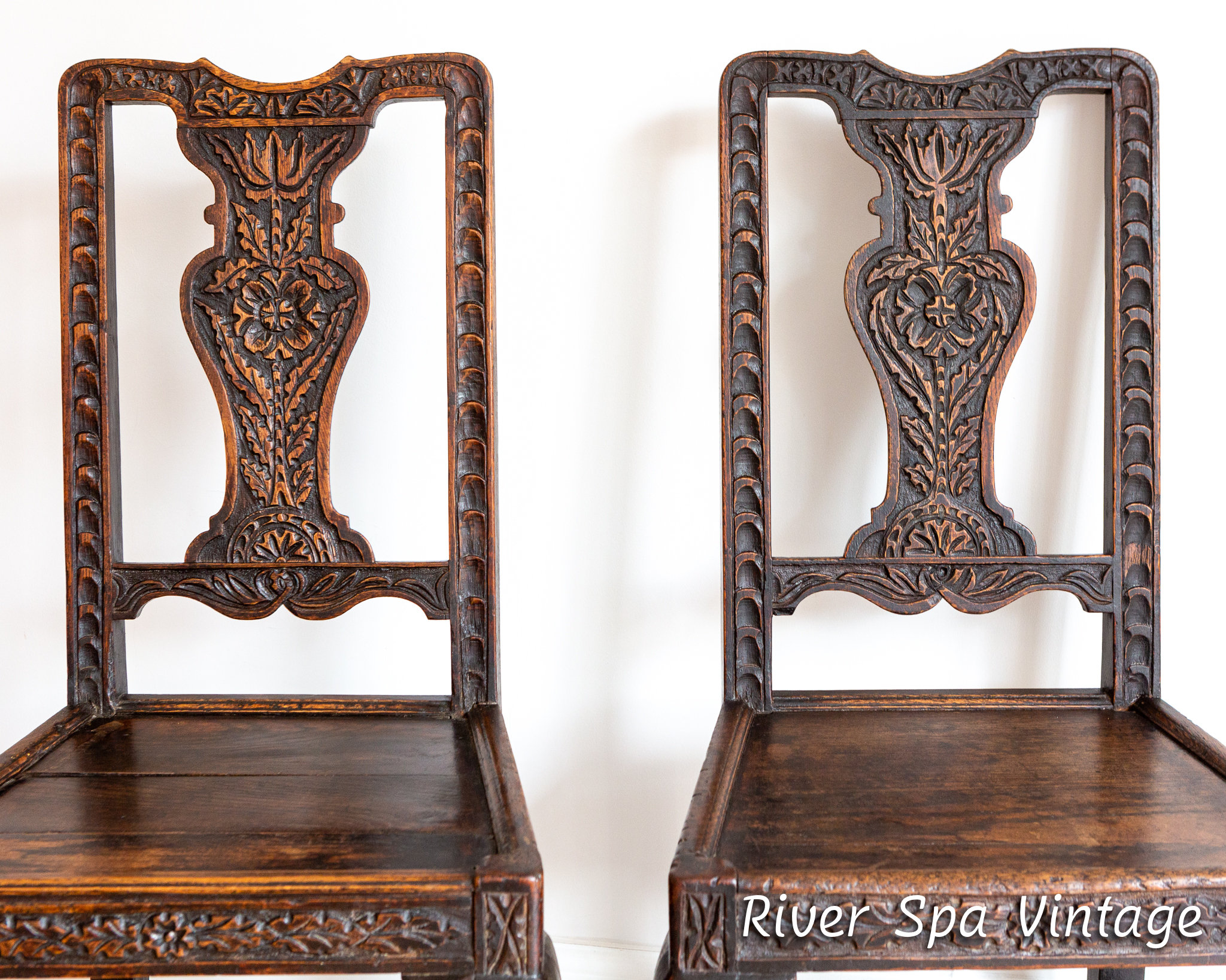 修復された希少な 1600 年代のキャロライン オーク彫刻椅子、装飾的な
