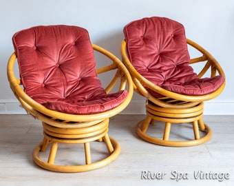 Raro par de sillas giratorias de bambú de la década de 1970 Easy Chairs por Angraves of Leicester, MCM Mid Century Boho Rattan Swivel Bamboo Conservatory Chairs