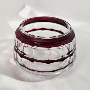 Bol en cristal taillé vintage, rouge rubis profond à carrés transparents