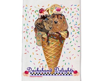 Op de afbeelding: Twee teckels liggen in een wafelhoorn met ijs, chocoladesaus, slagroom en een kers op de top. De hoorn is omringd door kleurrijke sprinkels. De tekst "Dachshund Delights" staat onderaan de afbeelding.