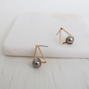 gold dainty stud earring. gold pearl triangle earring. modern simple pearl earring. gift for her. geometric earring.