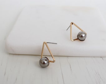 gold dainty stud earring. gold pearl triangle earring. modern simple pearl earring. gift for her. geometric earring.