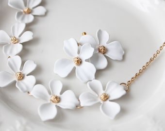 White Flower Necklace Wedding Flower Necklace Blossom