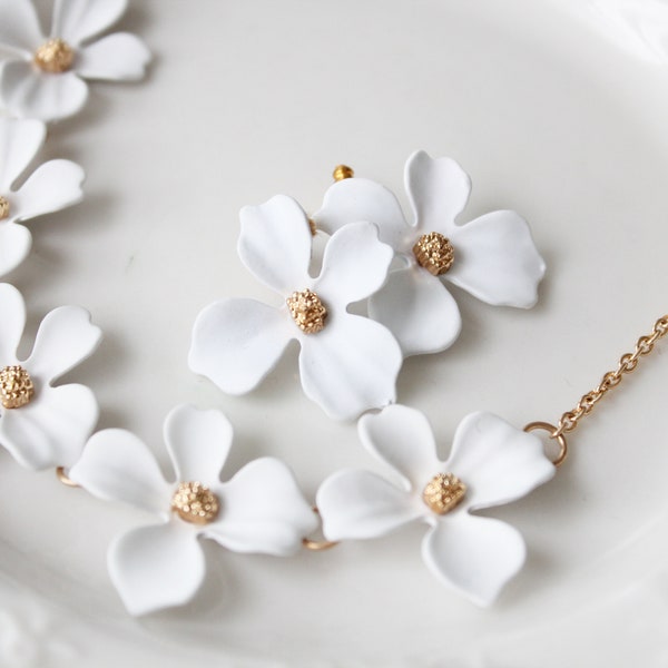 white flower necklace, wedding flower necklace, blossom necklace(necklace only)