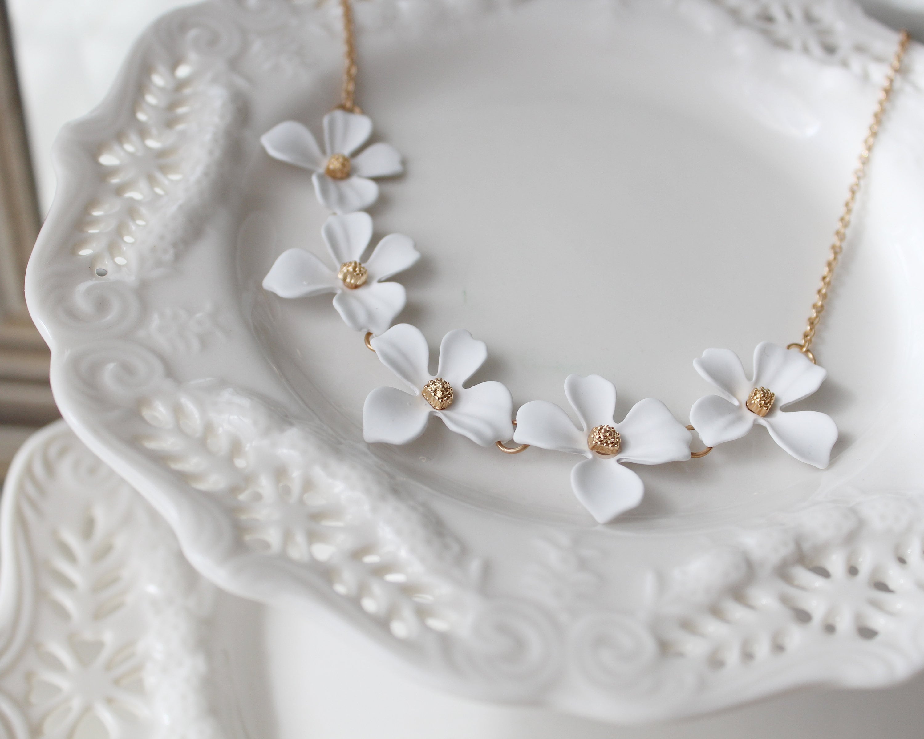 White Flower Necklace Wedding Flower Necklace Blossom 