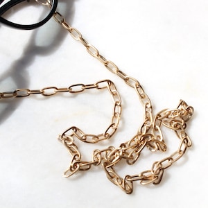 Gold paperclip glasses chain. simple link mask chain. gold Sunglasses chain. Boho gold glasses chain. chic and modern glasses chain necklace
