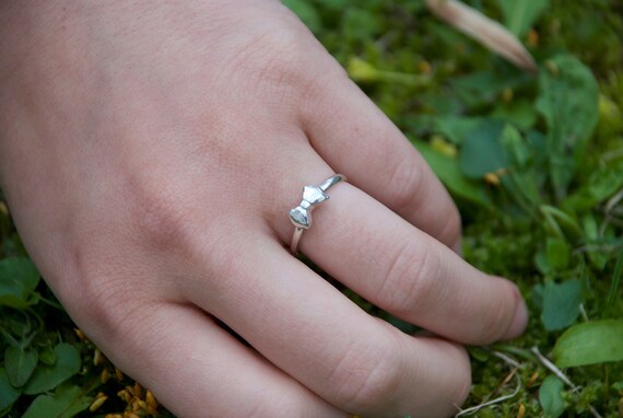 Dainty Sterling Silver Bow Ring - Etsy
