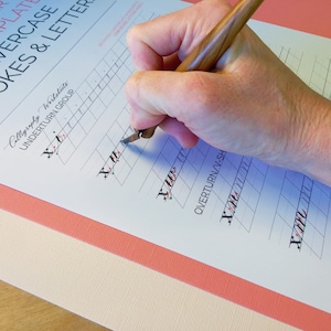 Kalligrafie-Arbeitsblätter in Kleinbuchstaben - Kalligrafie-Übungsblätter - Traditionelle Kalligrafie-Arbeitsblätter - Arbeitsblätter mit spitzem Stift