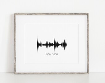 以下が含まれることがあります： 「Black Space - Taylor Swift」というテキストの下に、白黒のサウンドウェーブグラフィックが描かれた額装されたプリントです。
