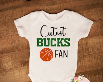 Body o camiseta para bebé fanático de los Bucks más lindo, lindo, para recién nacido, bebé, baby shower, NBA, baloncesto, conjunto de la marca Gerber Onesies®, Milwaukee