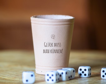 Personalisierter Würfelbecher mit Gravur – Lederbecher mit 6 Würfeln | Geschenk für Männer, Spieler & Vatertag | Kniffel Geschenkidee