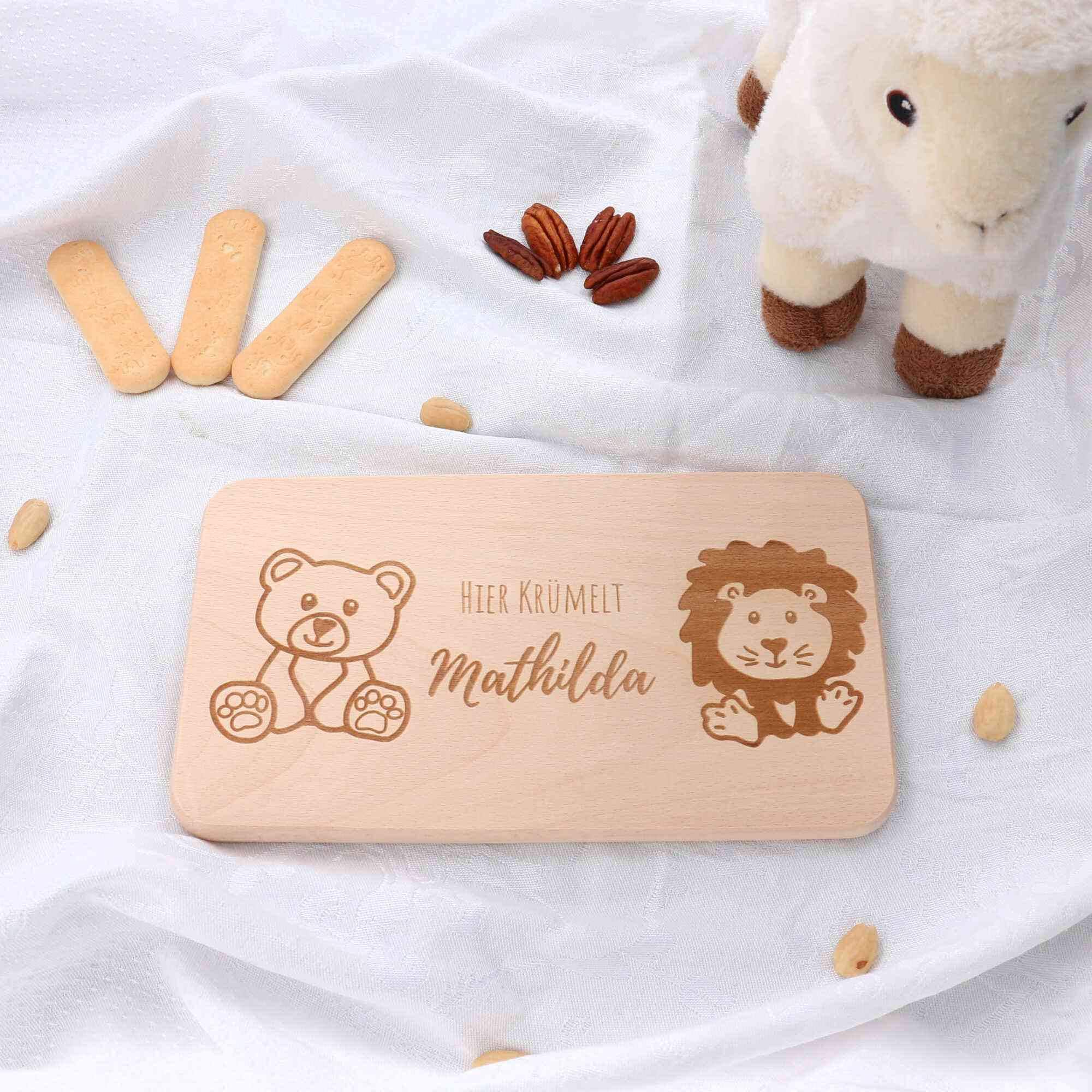 Frühstücksbrettchen "Hier krümelt" personalisiert mit Bär und Löwe für Kinder, Geschenk für Kinder