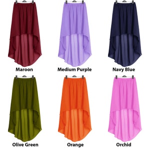 Pu&ograve; includere: Sei gonne asimmetriche di diversi colori: granata, viola medio, blu navy, verde oliva, arancione e orchidea. Le gonne sono tutte realizzate in un tessuto leggero e fluido e hanno un'alta vita. Sono tutte appese a grucce.