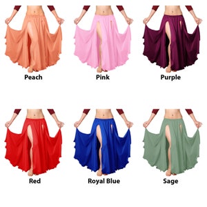 K&ouml;nnte beinhalten: Sechs verschiedene Farben eines langen, flie&szlig;enden Chiffon-Rocks mit hohem Schlitz. Der Rock ist in den Farben Pfirsich, Rosa, Lila, Rot, K&ouml;nigsblau und Salbei erh&auml;ltlich.