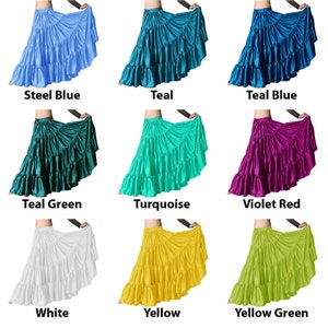 Puede incluir: Nueve faldas de satén largas, fluidas y con capas de diferentes colores. Los colores son azul acero, verde azulado, azul verdoso, verde azulado, turquesa, rojo violeta, blanco, amarillo y verde amarillo.