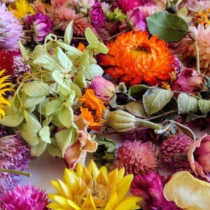 Dried Flower Mix  - Your Choice 2 or 4 Cups Dried Flower Heads - Wedding Toss - Floral Confetti - Roses Strawflowers Celosia Gomphrena