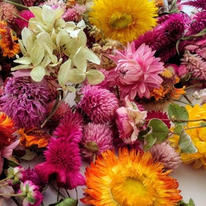 Dried Flowers - Tiny Flower Heads - Strawflowers Roses Globe Amaranth Celosia - Floral Confetti  - Wedding Toss - Floral Table Decoration