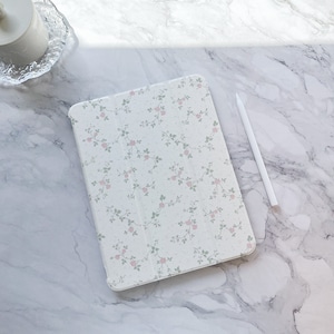 Pretty flowers on light pink floral iPad case, iPad Air 5 iPad 10 10.9 2022 iPad Pro 12.9'' 2021 Pro 11 2022 iPad mini 6 case, iPad cover zdjęcie 1