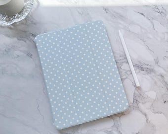 Etui na iPada w niebieskie kropki, iPad Air 2025 M3, iPad 8 9 10 11 Pro 13'' 12,9'', iPad Pro 2024, etui na iPada mini 6 7, iPada 10,2", prezent dla przyjaciół