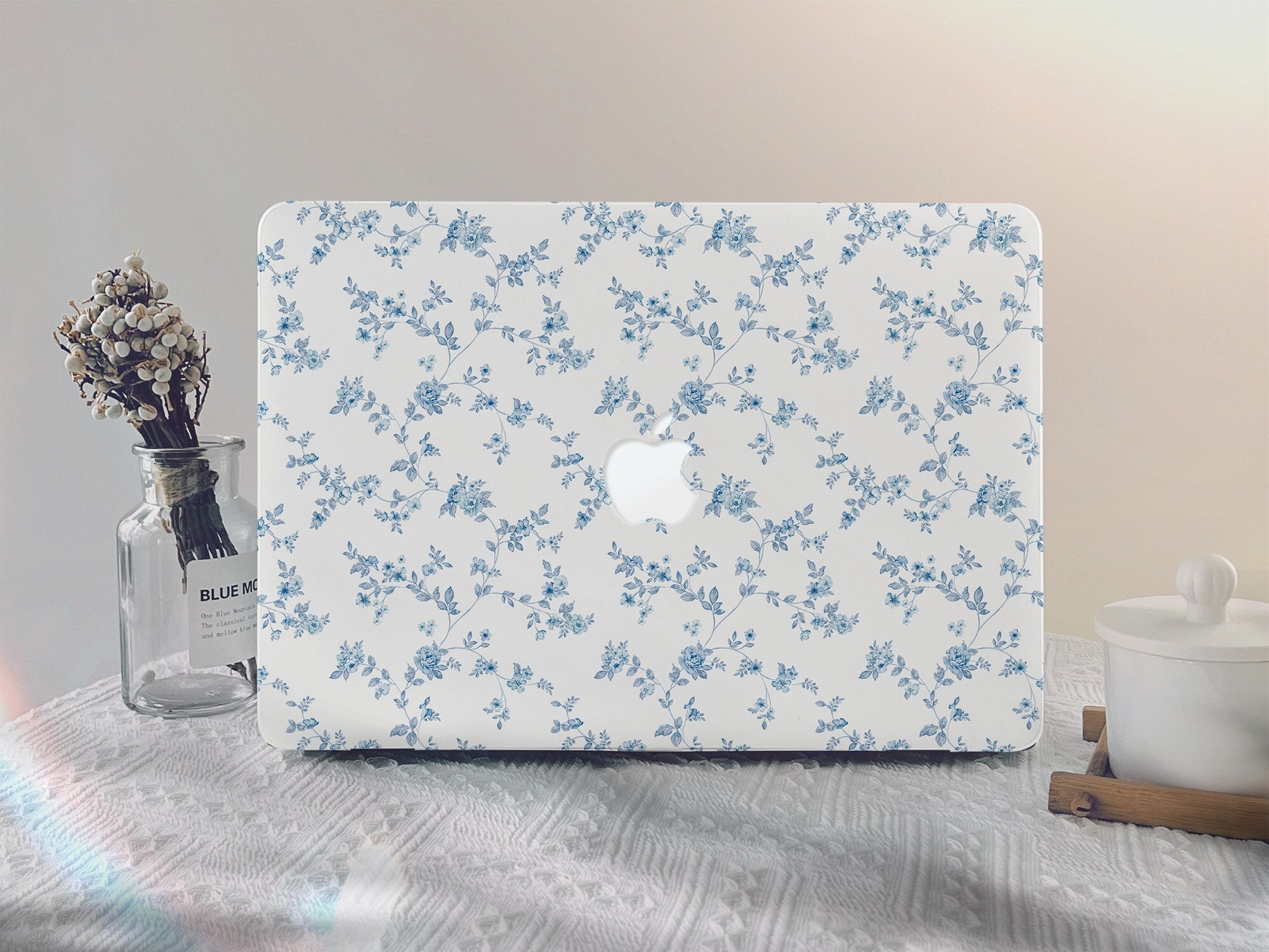 Light Blue floral MacBook Case New Macbook Pro 13 A2338 Macbook Air 15 13 2025 M4 A3240 Pro 13/14/15/16 Inch M1 M2 M3 Unique Laptop Case