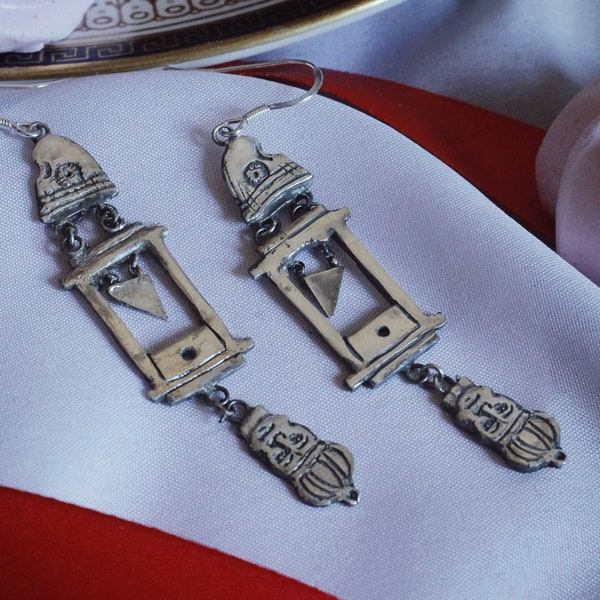 La liberté.  Historical, macabre, Memento Mori jewellery.