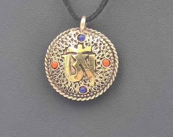 Ethnic Round OM Pendant, Buddhist Pendant, Mantra Saying, Nepalese Handmade Jewellery, Boho Style, Buddha Eye