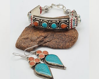 Mooie turquoise armband en oorbellen, sieradenset, Boho-stijl, etnische statement ambachtelijke armband, cadeau voor vrouw