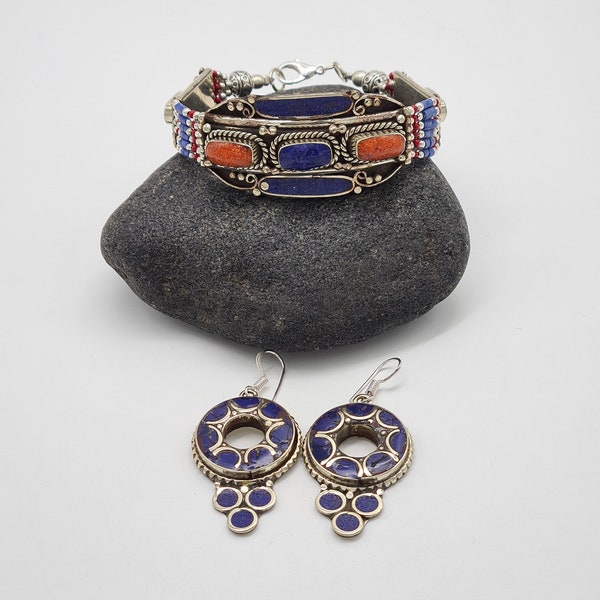 Bracelet et boucles d'oreilles bohème lapiz lazuli, parure de bijoux, accessoires bohèmes, bijoux tendance népalais, cadeau pour femme petite amie