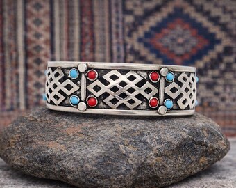 Nepalese Silver Infinity Knot Cuff: Boho Ethnic Bangle
