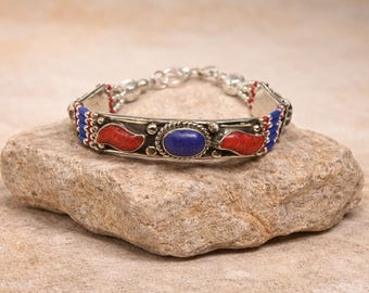 Pulsera de coral lapislázuli – Pulsera étnica bohemia de plata hecha a mano en Nepal, joyería tribal