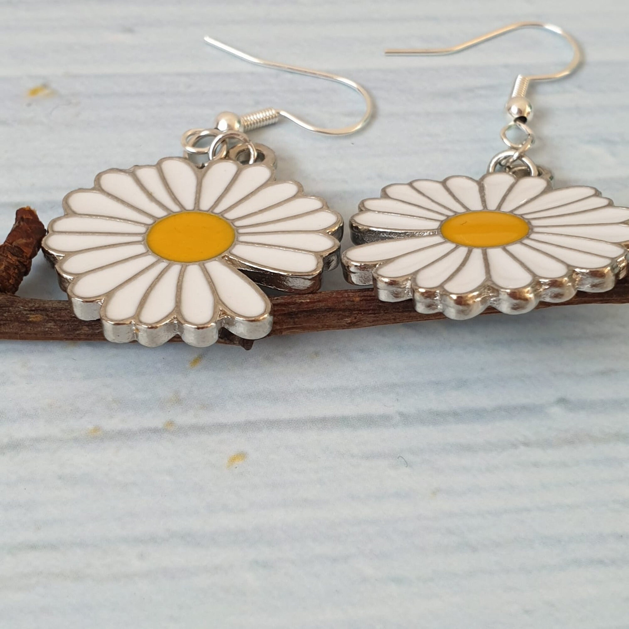 Daisy Earrings Flower Earrings Daisy Dainty Earrings Etsy