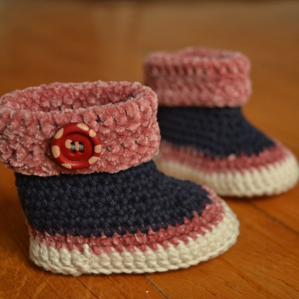 Crochet baby shoes chausseurs bébé zapatos bebé babyshower handmade hecho a mano baby boots knit baby gender neutral baby clothes newborn