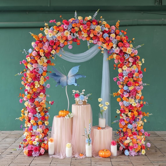 赤、ピンク、黄色のバラの花のアーチ：結婚式の背景の装飾 - Etsy 日本